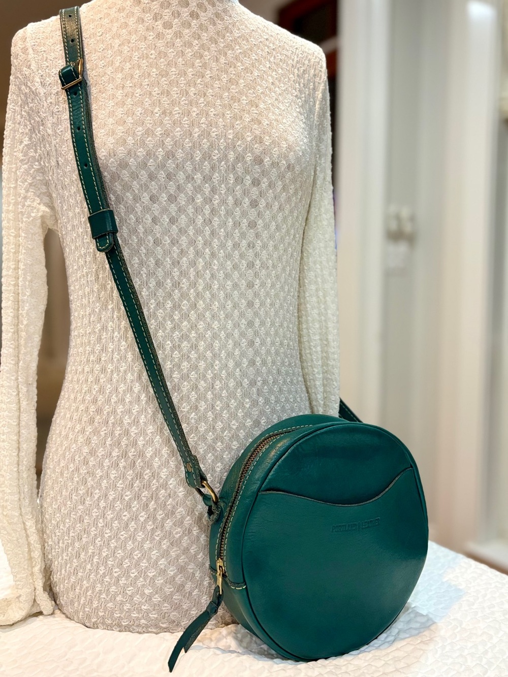 Portland Leather Goods Large Round Crossbody Bag Retired Color Peacock EUC 9X9 - Picture 3 of 11